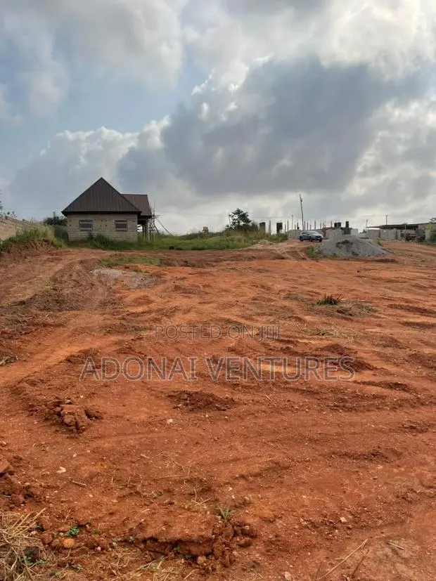 One Plot of Land Available for Sale in Agric Yabi · Photo 1