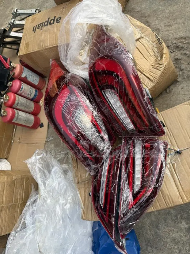Hyundai Elantra 2011 2012 2013 2014 2015 2016 LED Tail Light Set · Photo 1