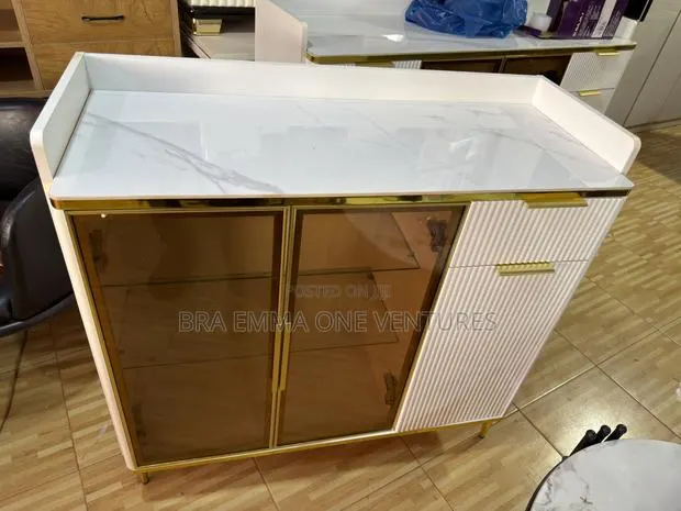 Room Console With Interior Light · Photo 2