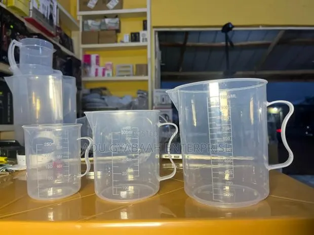 Measuring Cups With Engraved Numbers · Photo 1
