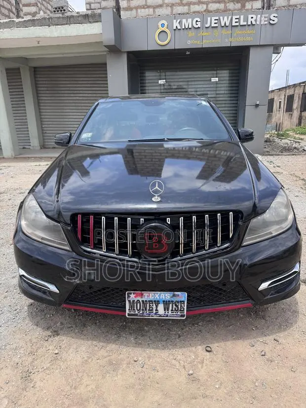 Mercedes-Benz C300 2011 Black · Photo 1