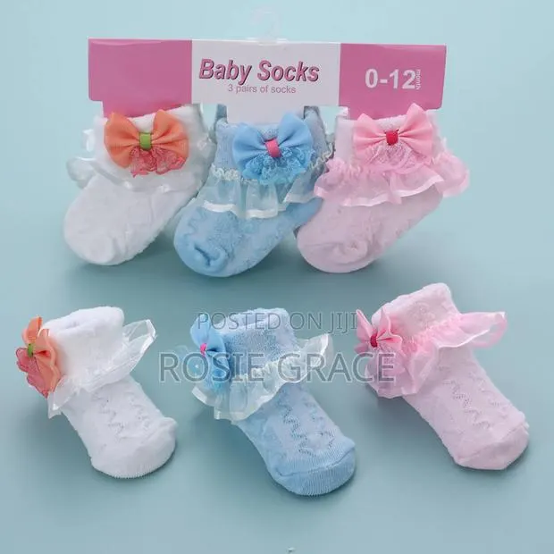 3 Pair Girly Floral Socks · Photo 1