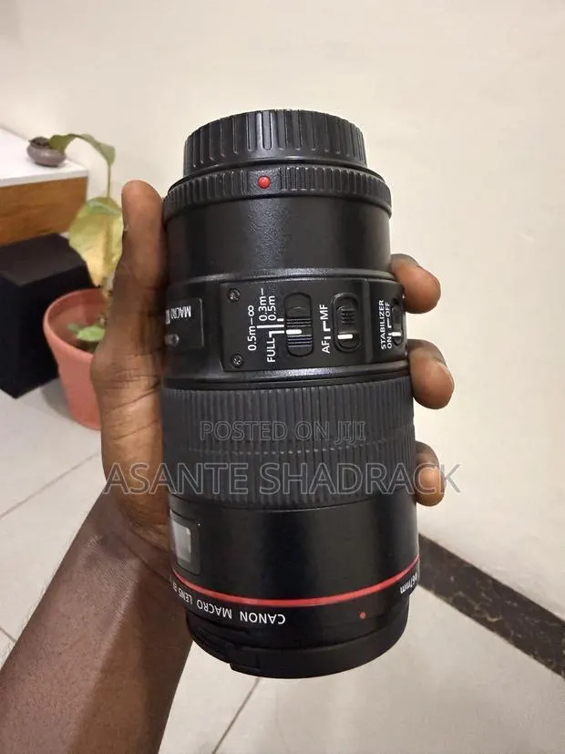 Canon EF 100mm Macro Lens · Photo 1
