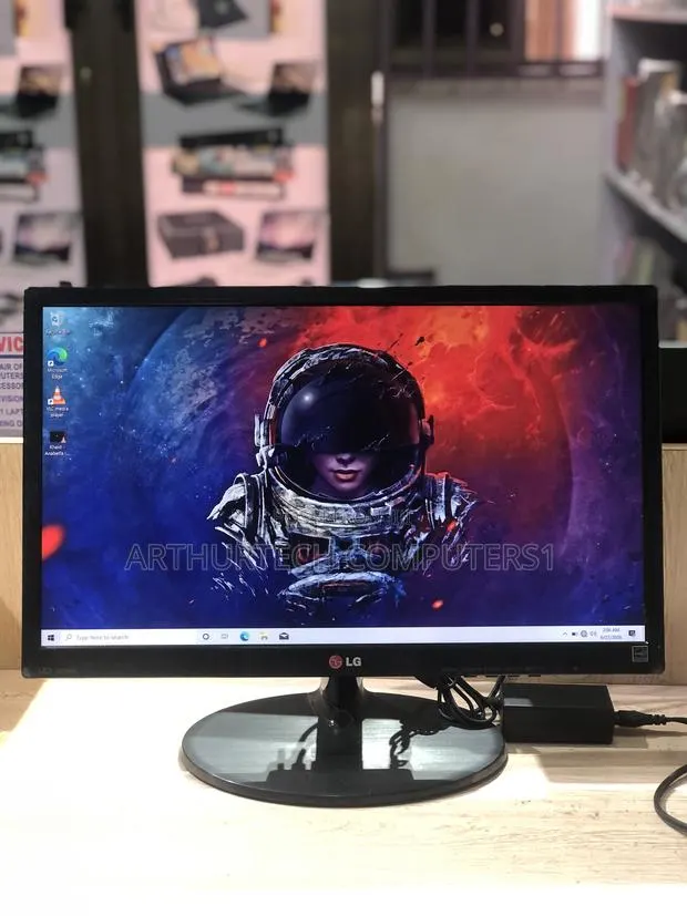 LG 22en43t-B Monitor · Photo 1