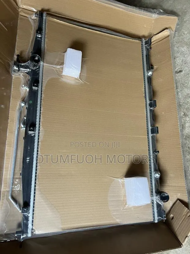 Hyundai Santa Fe 2008 2009 2010 Radiator (Water Tank) · Photo 1