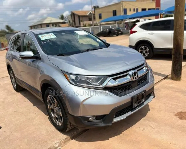 Honda CR-V 2018 Silver · Photo 1