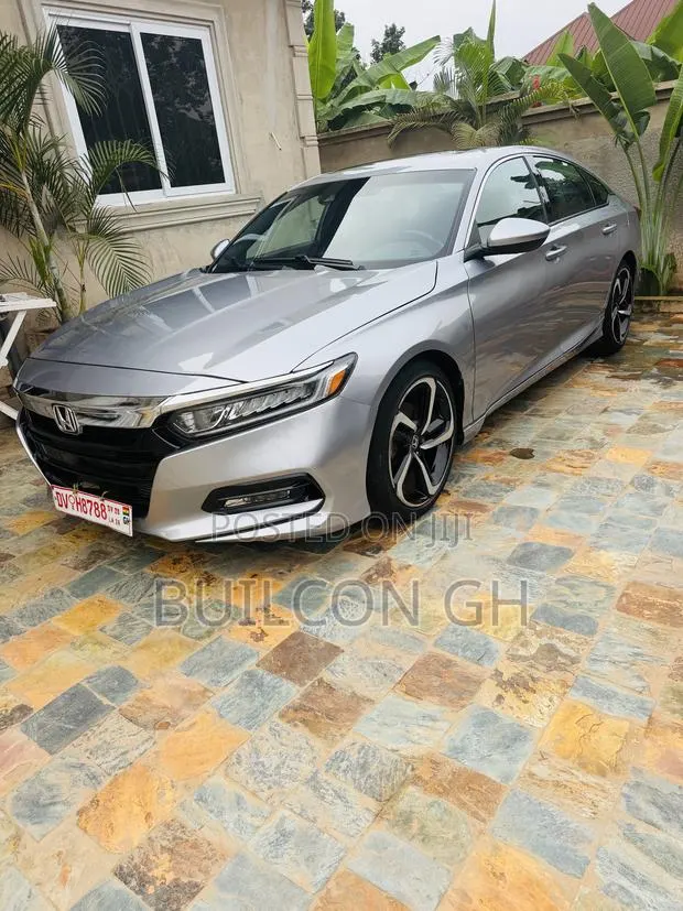 Honda Accord 2020 Silver · Photo 1