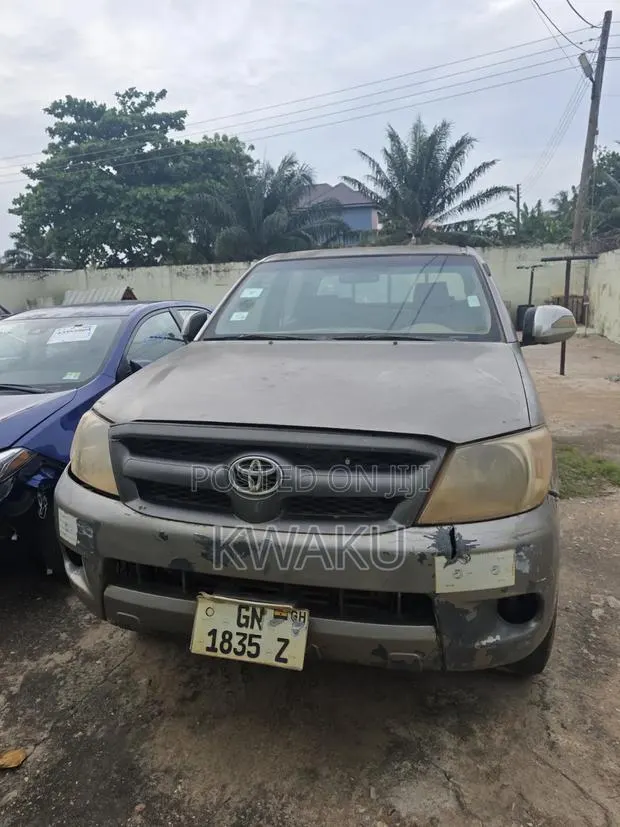 Toyota Hilux 2008 Gray · Photo 1