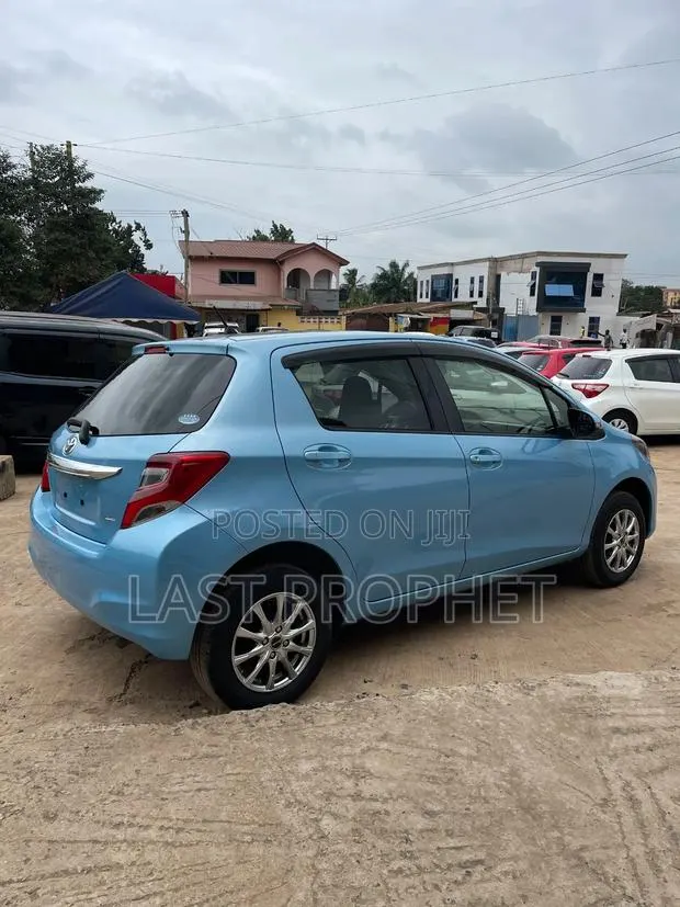 Toyota Vitz 1.3 AWD 5dr 2016 Blue