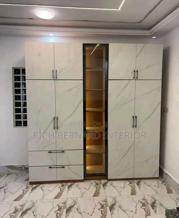 Classic Modern Wardrobe · Photo 1