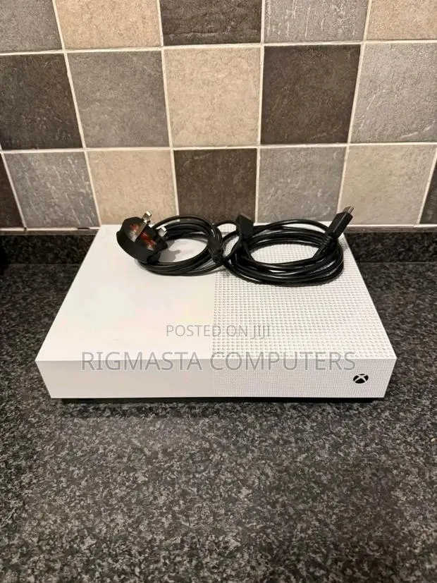 Xbox Series S With Games No Pad · Photo 1