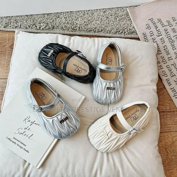 Quality Girls’ Silver Mary Jane Dress Shoes · Photo 4