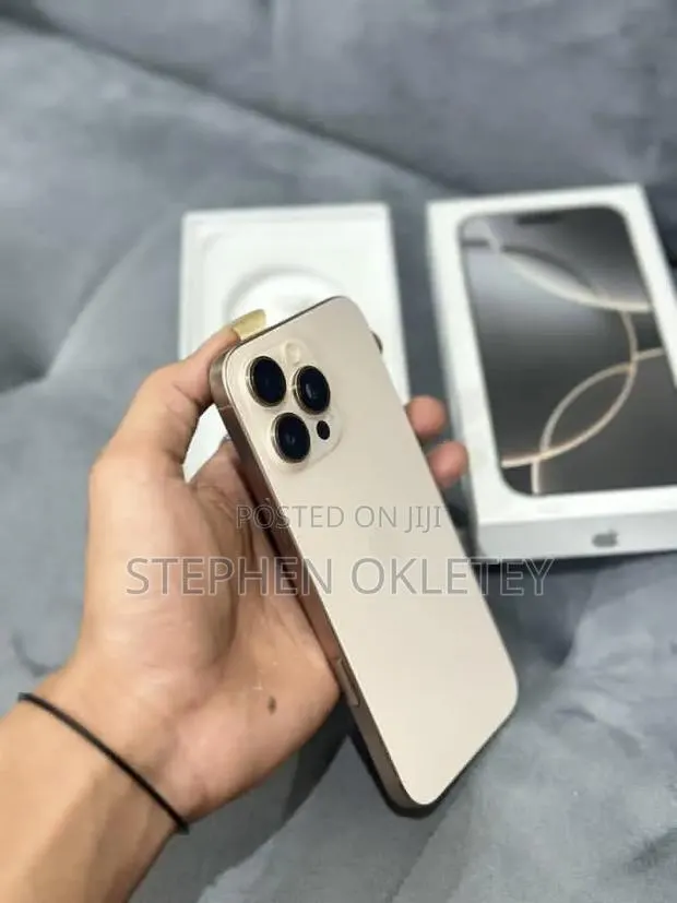 Apple iPhone 16 Pro Max 256 GB Gold · Photo 1