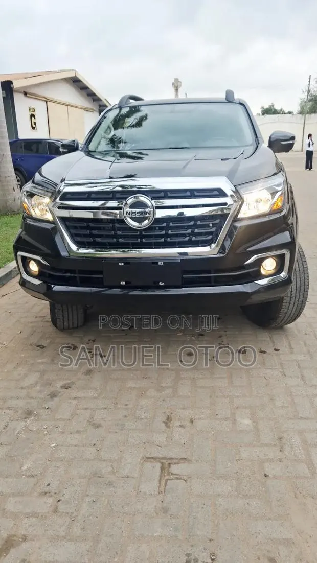 New Nissan Hardbody 2025 Green · Photo 1