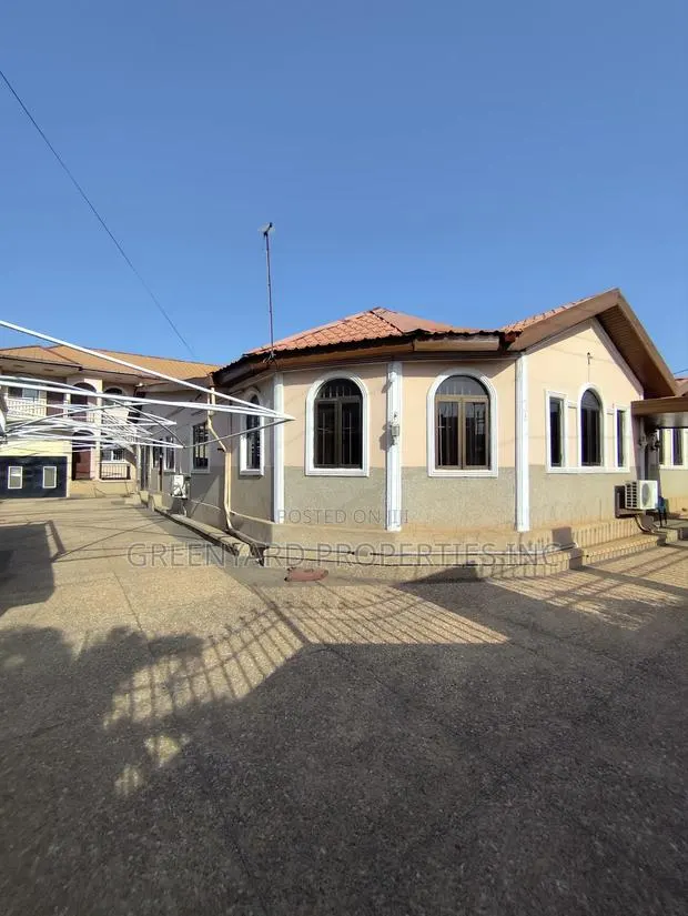 Furnished 8bdrm House in Ogbojo, East Legon for sale · Photo 1
