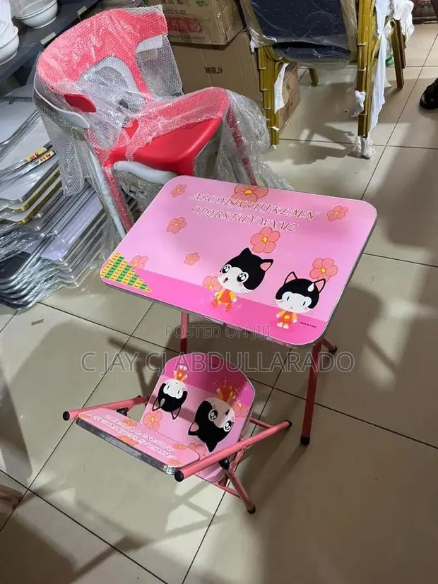 Folding Table and Chairs for Kids · Photo 1