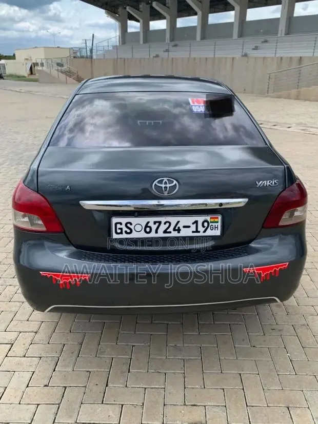Toyota Yaris 2010 Black · Photo 1