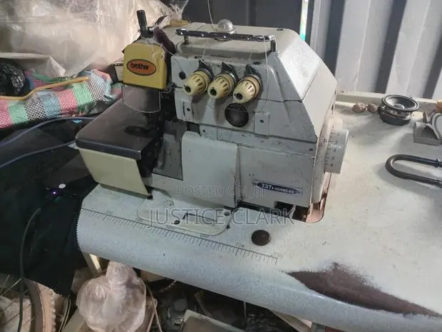 Sewing Machine · Photo 1