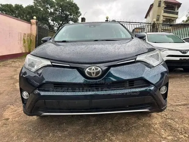 Toyota RAV4 XLE AWD (2.5L 4cyl 6A) 2017 Teal · Photo 1