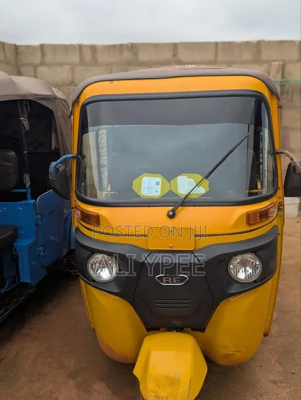 Bajaj RE 2026 Yellow · Photo 1