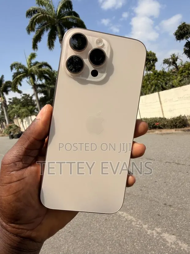 Apple iPhone 16 Pro Max 512 GB Gold · Photo 1
