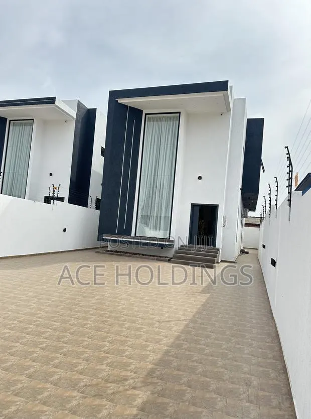 4bdrm House in School Junction, Ashaley Botwe for sale · Photo 1