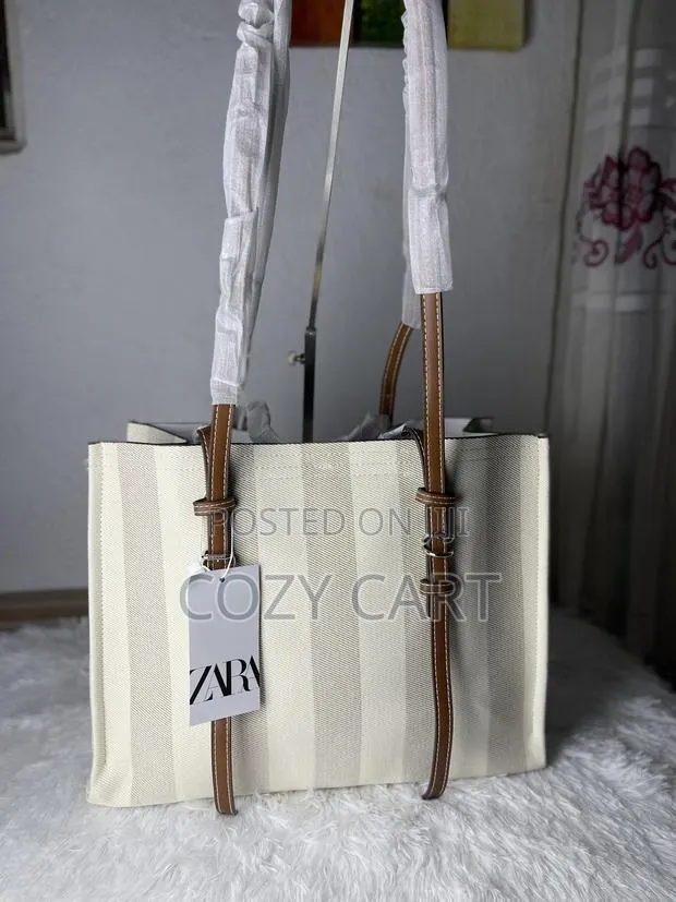Traveling Leather Totebag · Photo 1