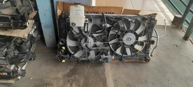 Toyota C-Hr 2022 Watertank and Condenser Complete · Photo 1