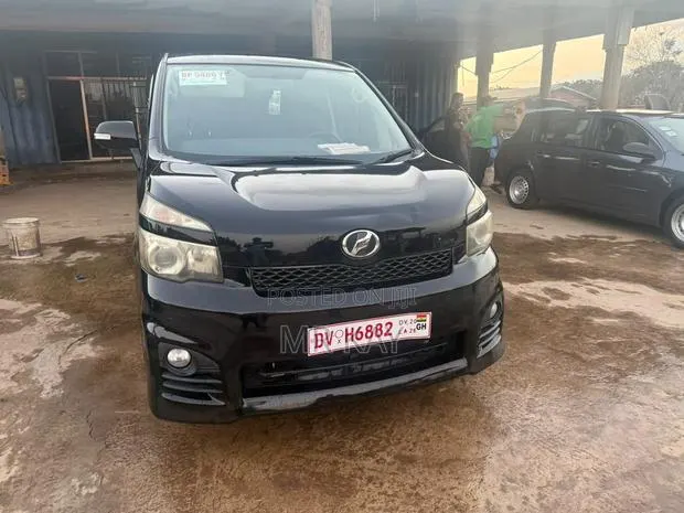 Toyota Voxy Z G's 2WD 7-Seater 2012 Black · Photo 1