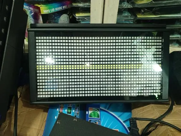4-in-1 Stage Strobe Light 960 Leds RGBW Light · Photo 1