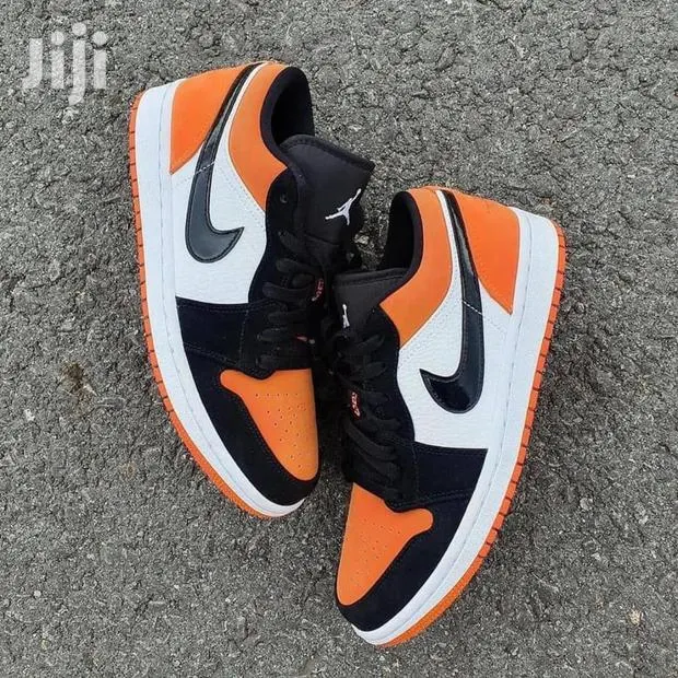 Jordan One Low · Photo 1