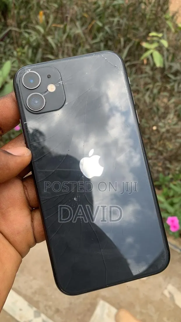 Apple iPhone 11 128 GB Black · Photo 1
