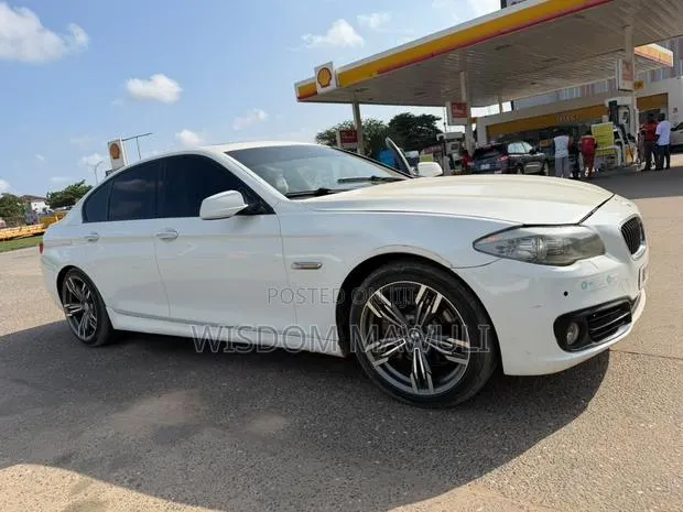 BMW 5 Series 2013 White · Photo 1