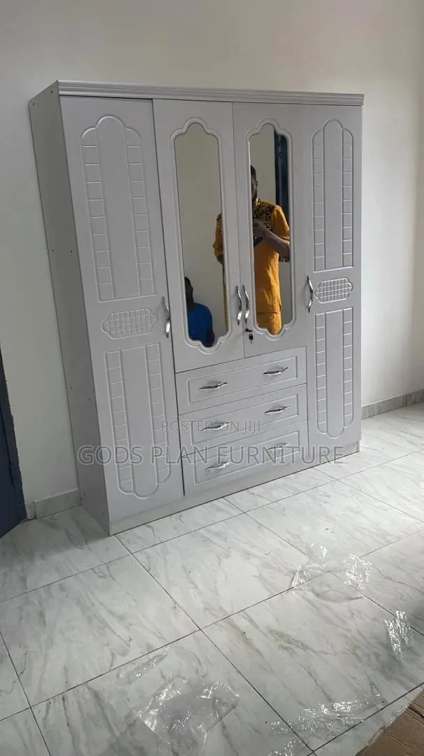 Wooden Wardrobe · Photo 1