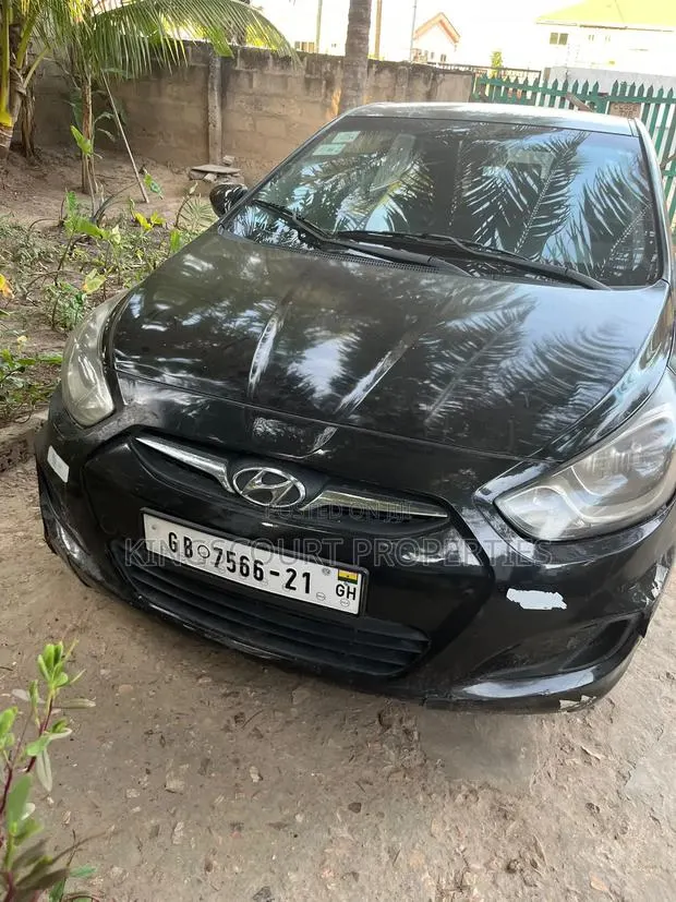 Hyundai Accent 2012 Black · Photo 1