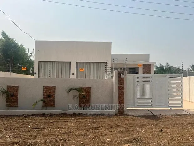 3bdrm House in E a Properties, Lake Side Estate for Sale · Photo 4