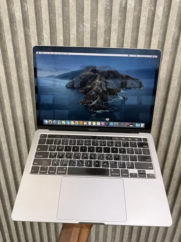 Laptop Apple MacBook Pro 2020 8GB Intel Core i5 SSD 256GB · Photo 1