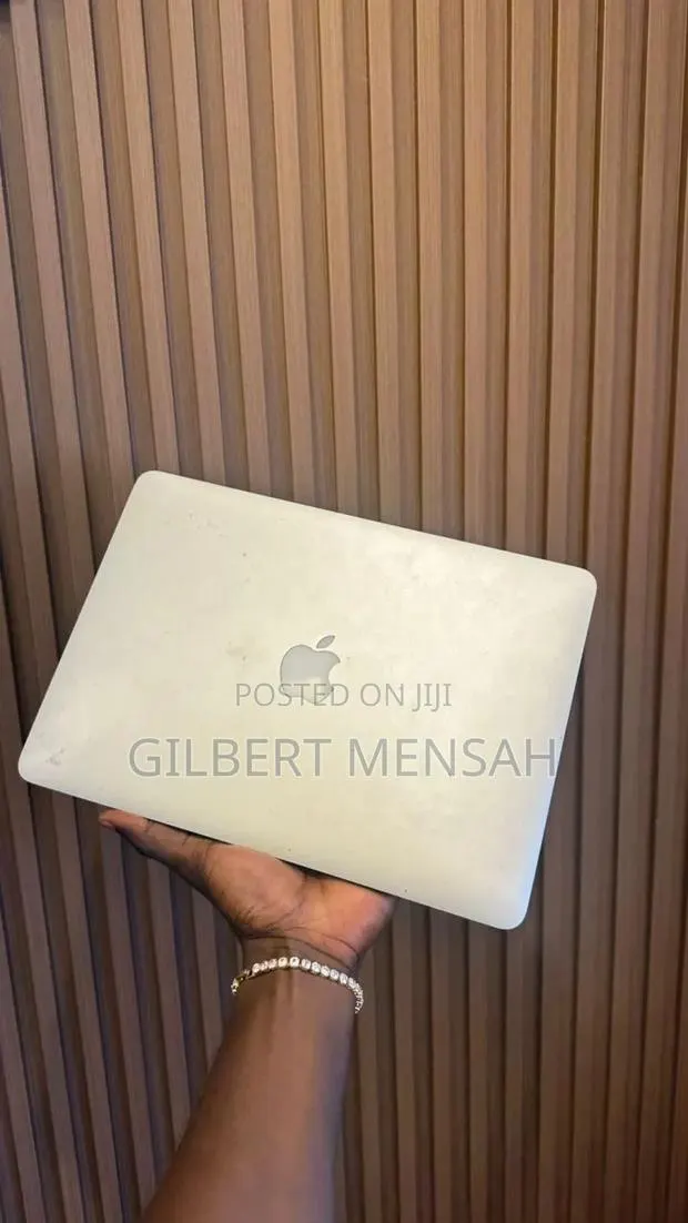 Laptop Apple MacBook Air 2017 8GB Intel Core i5 SSD 128GB · Photo 1