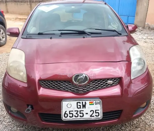 Toyota Vitz 2010 Brown · Photo 1