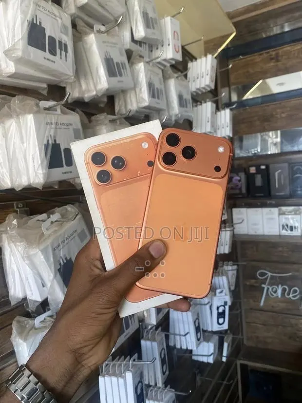 Apple iPhone 17 Pro Max 512 GB Orange · Photo 1