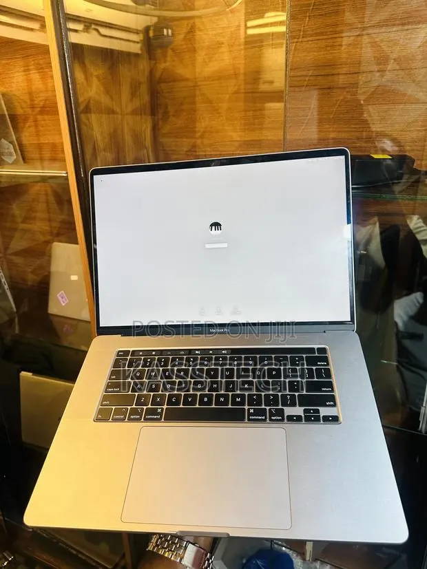 Laptop Apple MacBook Pro 16GB Intel Core I9 SSD 1T · Photo 1