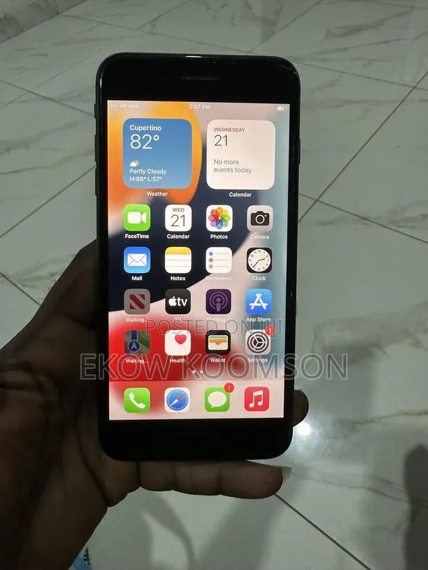 Apple iPhone 8 Plus 64 GB Gray · Photo 1