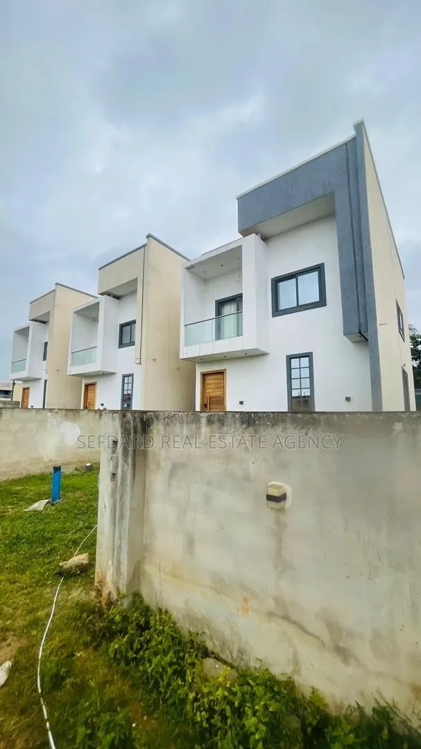 2bdrm Duplex in Sefdard Properties, Amasaman for sale · Photo 1