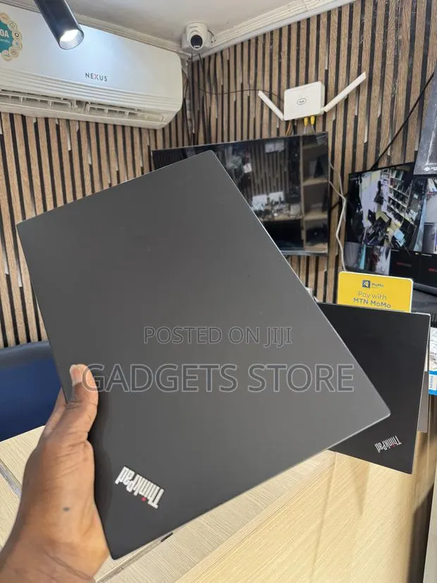 Laptop Lenovo ThinkPad T490s 16GB Intel Core i7 SSD 256GB · Photo 1