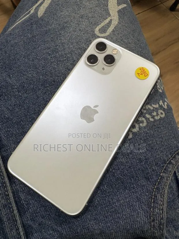 Apple iPhone 11 Pro 256 GB White · Photo 1