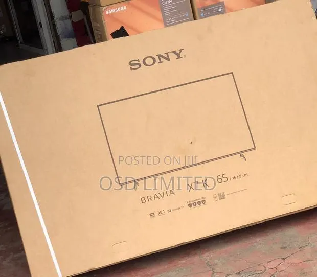 Lifelike Colors Smart Features: The Sony 65" Led · Photo 1