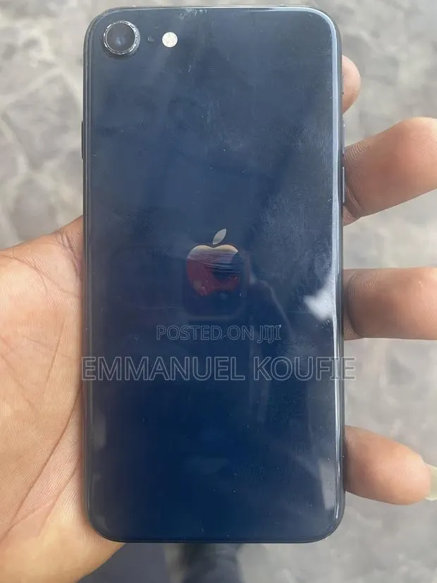 Apple iPhone SE (2022) 64 GB Green · Photo 1