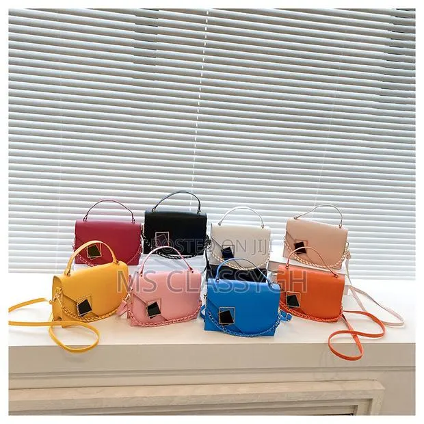 Square Shoulder Bag Chain Handle Small Handbags Designer Sol · Photo 1
