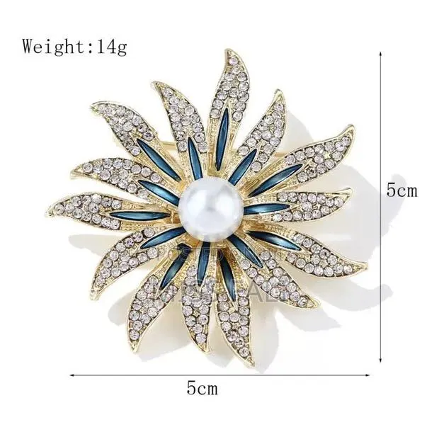 Saphire Soleil Brooch · Photo 3