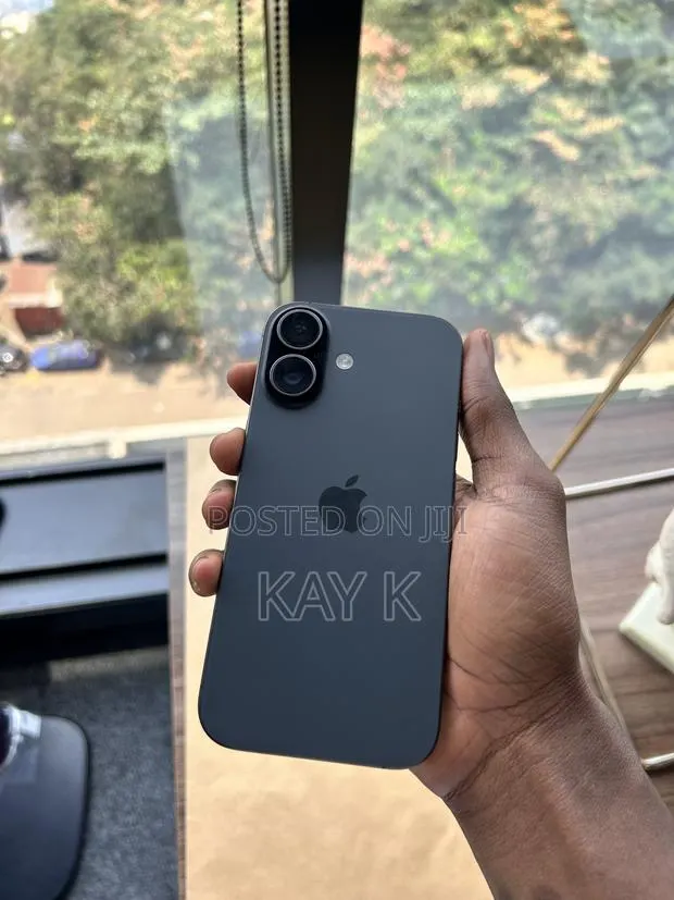 Apple iPhone 17 256 GB Black · Photo 1